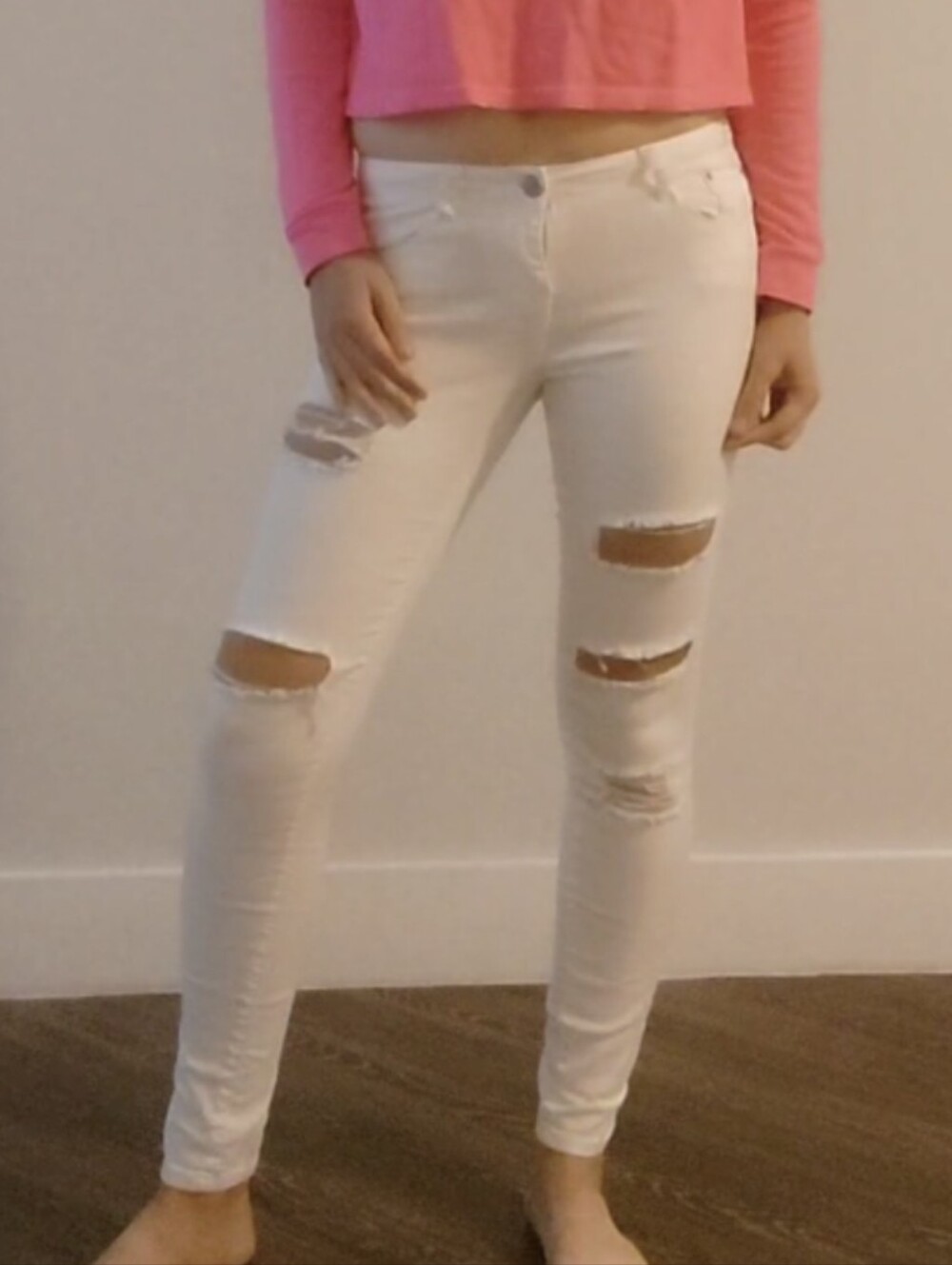 Forever 21 White Distressed Skinny Jeans Size Small! Excellent Condition!